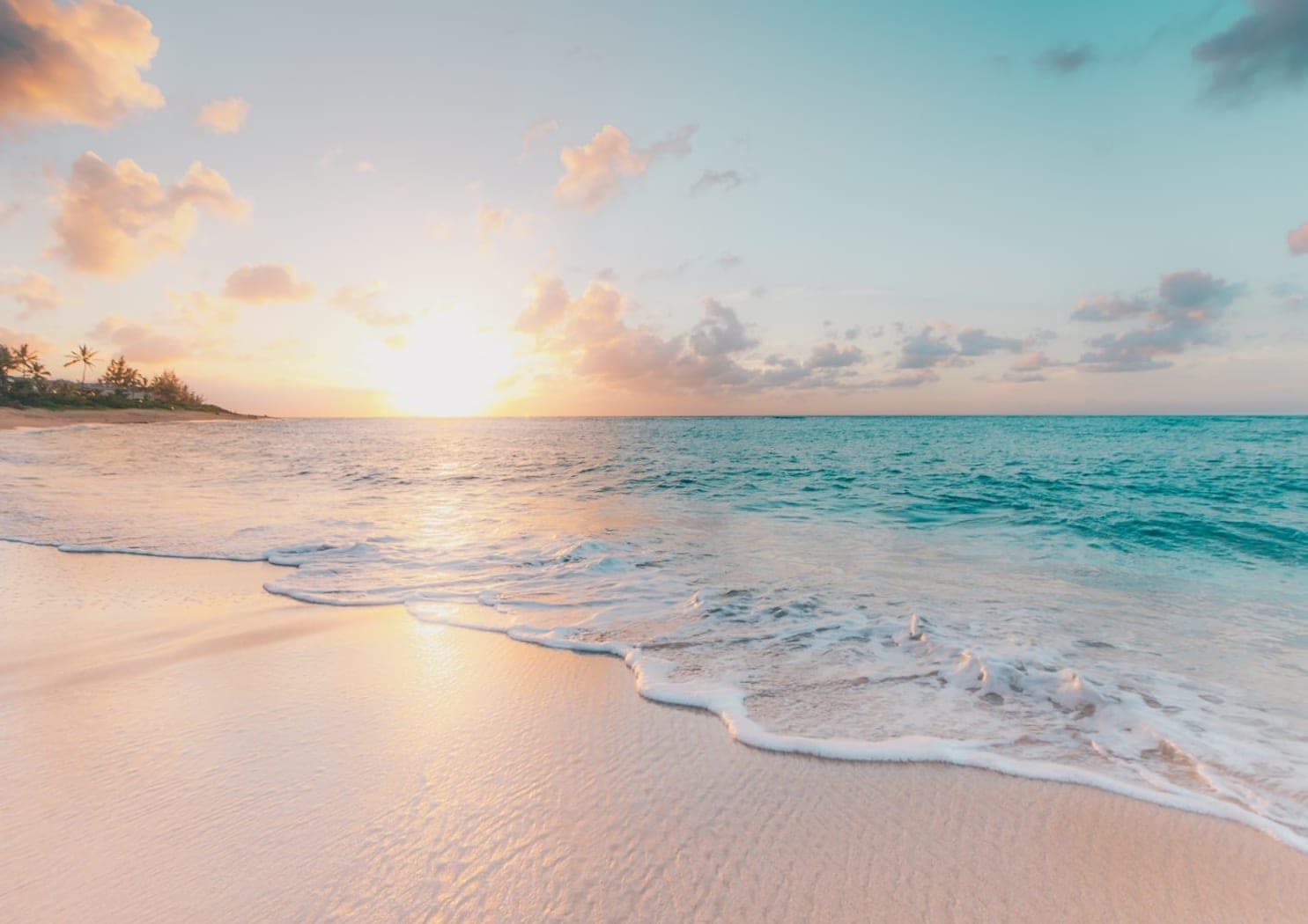 Plage tropicale aux eaux turquoise